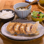 餃子といえば芭莉龍 - 焼・水餃子定食@税込1,408円 │ 土曜13:35頃訪問→13:40頃入店