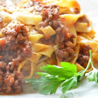 手打ち生パスタや自家製カレーなど、手間隙かけたお食事もどうぞ