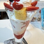 文明堂 カフェ - 二層目のクリームもカステラも最高です