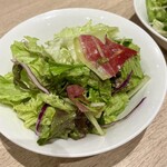 寿司とMAS - パリパリの野菜サラダ。しっかり量があります！