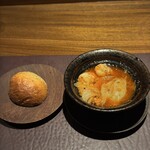 アカ - フカヒレ　車蝦　自家製ライ麦パン