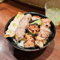 伊勢廣 京橋本店 - 焼鳥4本丼（ごはん大盛）
