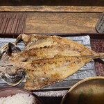 越後屋八十吉 - 鯵の開き。値段の割に大きめ