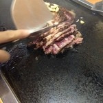 大木屋 - 切り分け中