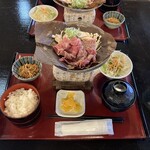 パスカル清見 - これが飛騨牛の朴葉焼き定食。