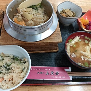 五頭の山茂登 - 料理写真:五目釜めし