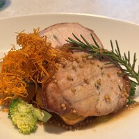 AzzurrA Mare SAJIMA - メインをいただく頃から海風が増したので、店内席に移動させていただきました