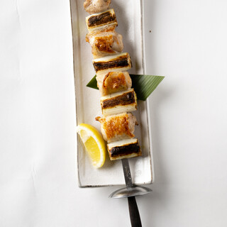 肉厚でジューシー！銘柄鶏使用の大串焼き鳥をご堪能あれ♪