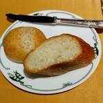 万平ホテル メインダイニングルーム - .....ディナー.....パンは全粒粉とバゲット.....