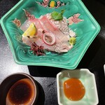 懐石料理 はし本 - お造り:鯛、縞鯵、イサキ。イサキは梅酢で。