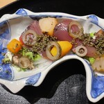 懐石料理 はし本 - 鰹と芯を抜いた牛蒡のサラダ、とんぷりを載せて