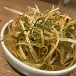 タレ焼肉と包み野菜の専門店 焼肉くるとん - めちゃウマ！ラーショウのネギみたいに無限に食べられます！