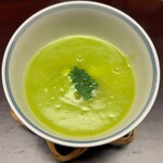 徳ㇵ本也 - うすい豆のすり流し　中には鰻と餅米で作ったお粥