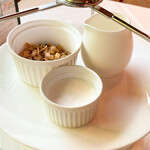 奈良ホテル - グラノーラとヨーグルト