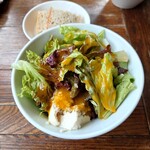 蕎麦粉食堂 Buckwheat - ドレッシングがオススメ