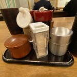 手打うどん いわしや - 調味料も一軍