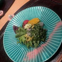 青山はしづめ - 真鯛とデコポンのサラダ 桜パウダーを散りばめて