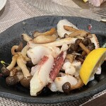創彩和房ふじた - イカ下足としめじのバター焼き