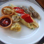 Padi - 2011.08 オムレツにソーセージ、焼売、餃子