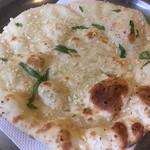 インド料理 パリワル - 風味抜群ガーリッククルチャ