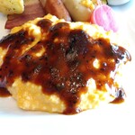 ボーセジュール - トリュフ入りデミグラスソースをたっぷりかける