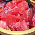 日本酒と個室居酒屋 まぐろ奉行とかに代官 - まぐろブツ一皿山盛り放題のまぐろブツ