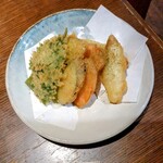 日本酒と個室居酒屋 まぐろ奉行とかに代官 - 新鮮な野菜天ぷら盛り合わせ