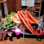 日本酒と個室居酒屋 まぐろ奉行とかに代官 - 浜茹ズワイ蟹盛り合わせ