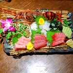 日本酒と個室居酒屋 まぐろ奉行とかに代官 - 本まぐろ三種盛り食べ比べと極上伊勢海老刺身