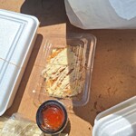 BOSTON BEACH - 別添えのガーリックマヨネーズ、自家製ペッパーソース（辛）