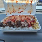 BOSTON BEACH - ジャークチキンセットご飯大盛りマヨネーズ、自家製ペッパーソース（辛）、チェダーチーズトッピング