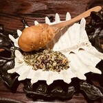 MAZ - 密林の池－コーンのパン