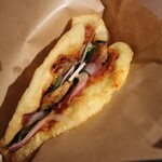 Hachihare - 自家製チェンマイソーセージとスパイシートマトソース