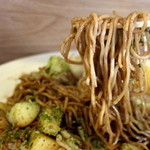 Sato - 焼く前から茶色い麺が、栃木焼きそば特長の1つ