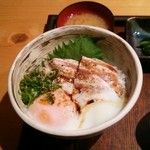 鶏タタキの生親子丼 680円