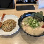 博多ラーメン 本丸亭 安城店 - 博多ラーメン&チャーハンセット1040円
