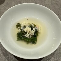 ON the TABLE CHINESE - 