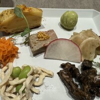 ON the TABLE CHINESE - 