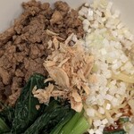 七席中華 コバコ - お肉は豚  脂が全然嫌じゃない