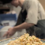 七席中華 コバコ - 海老チャーハン越しの店主
