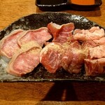 熟成豚ホルモン えいじ - 熟成三種盛り：1,760円