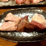 熟成豚ホルモン えいじ - 白レバー、ハツ、こぶくろ