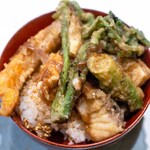 うを徳 - 2025.5 天丼（羅臼産時鮭、明石の鯛、山独活）