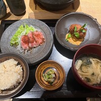 ダイナミックキッチン＆バー 響 中之島フェスティバルプラザ店 - 国産牛ローストビーフと桜海老クリームコロッケ膳
                平日限定
