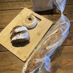 オぷスト - あんぱん200円・フィグハーフ420円・バゲットトラディション300円