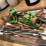 arkua - 鮎の揚げ焼き 外葉は小松菜  間にあるナスのペーストは鮎の肝を混ぜて