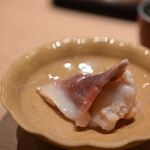 鮨 しばかつ - 《陸州（むつ）》"姥貝（ほつきがひ、=うばがひ）"