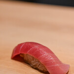 鮨 しばかつ - 《佐渡（さど）》"鮪（しび）"、四十五貫（≒170kg）中肥（なかばあぶらみ）