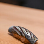 鮨 しばかつ - "小鰶（こはだ、このしろのわかうを）"