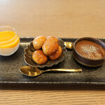 IRTHレストラン - 左から：サゴダナ、モハラ、マクシュシュ　